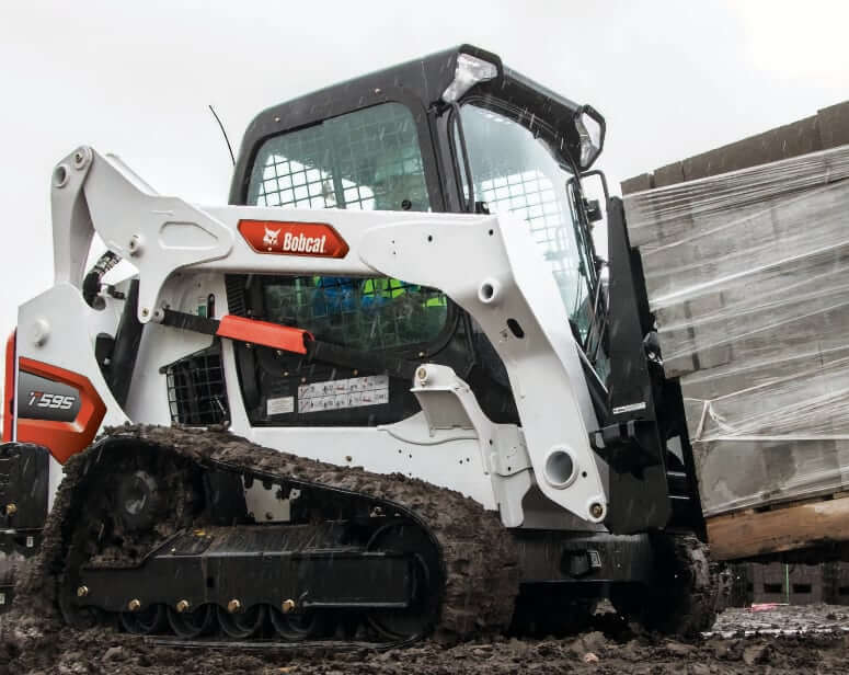 Bobcat T595 with Pallet Forks