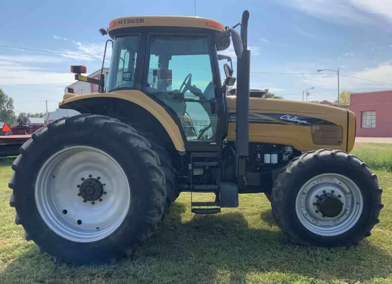Challenger MT565B Specifications and Weight