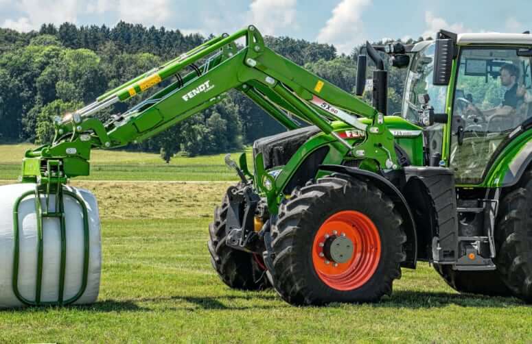 Fendt 724 Vario Gen7 4WD Tractor with 5X 90 Cargo Loader