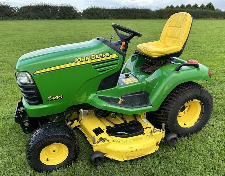 John Deere X495 Lawn Tractor