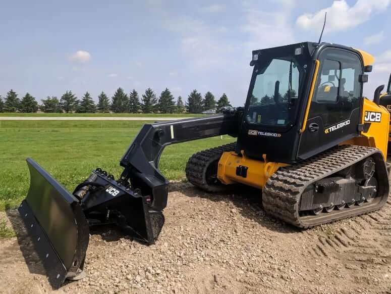 JCB 3TS-8T Teleskid with Blade Attachment