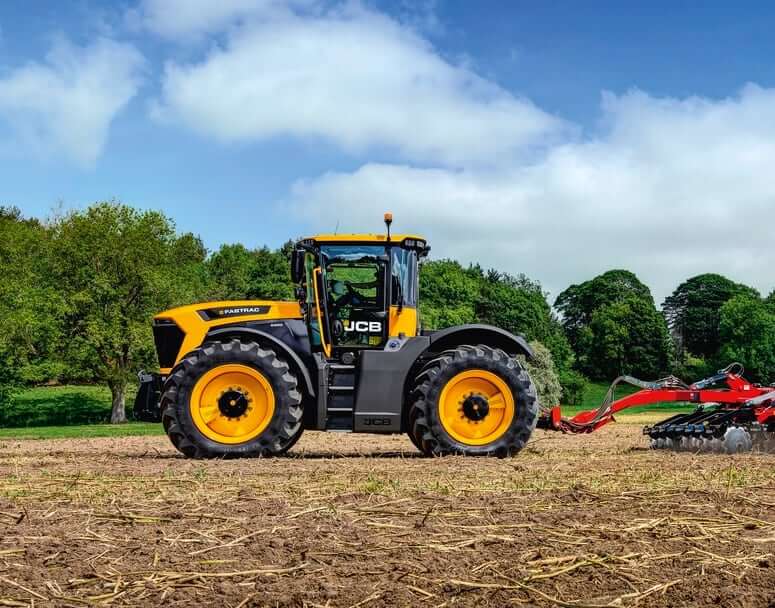 JCB Launches New Fastrac 6000 Series Tractors