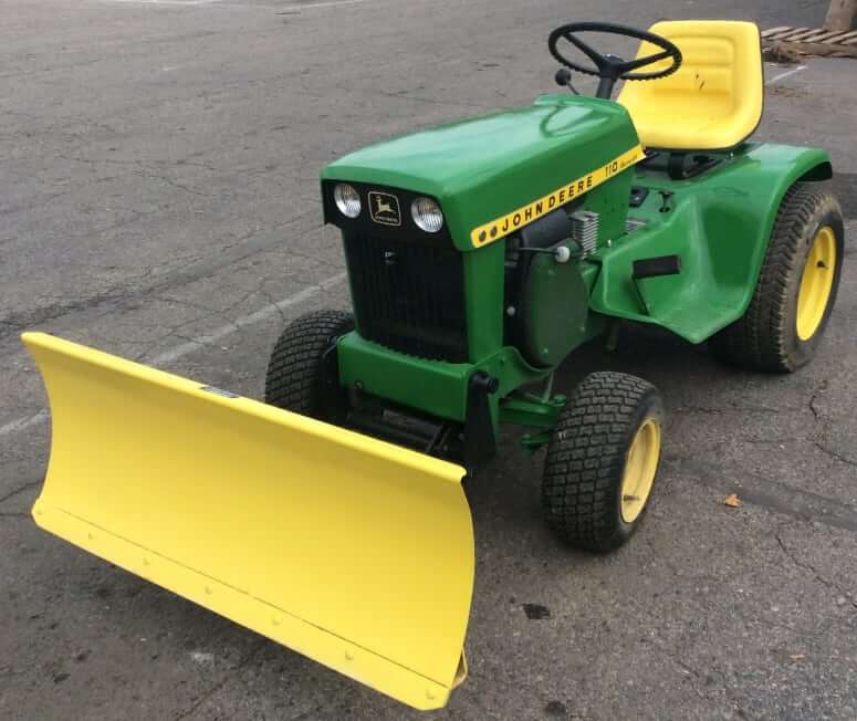 John Deere 110 Lawn Tractor with 42 Blade