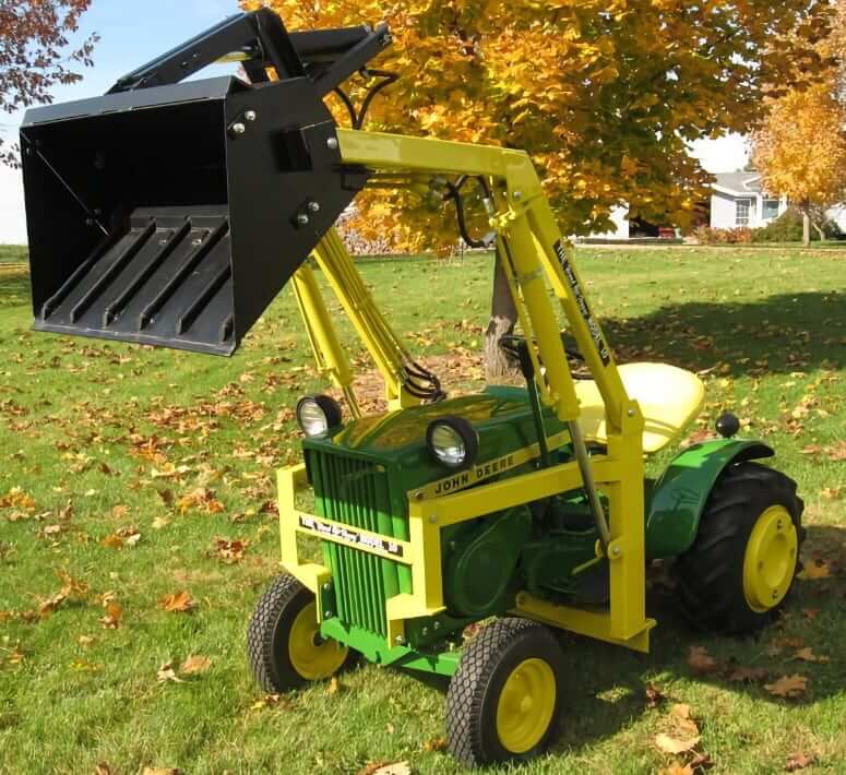 John Deere 110 Lawn Tractor with Johnson 10 Loader