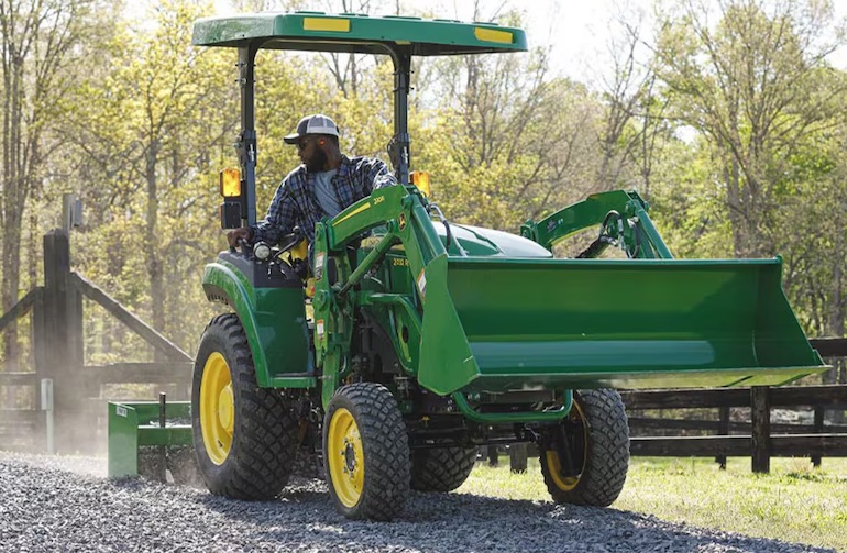 John Deere 2032R Tractor with FOPS and ROPS