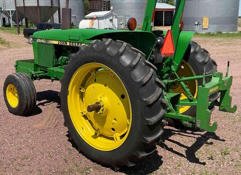 John Deere 2640 Utility Tractor Tire Sizes
