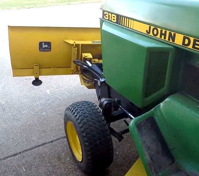 John Deere 318 Tractor with hydraulic 54 Blade