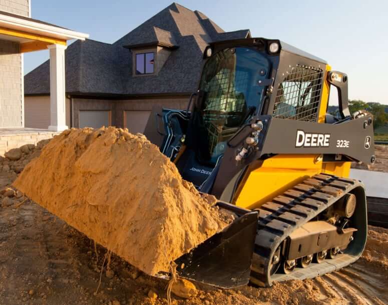 John Deere 323E Loader Performance