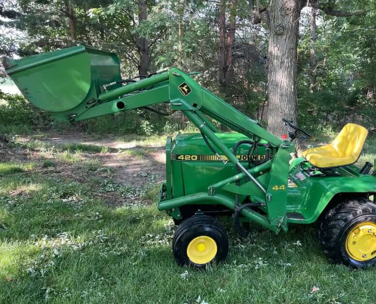 John Deere 420 Garden Tractor with Loader 44