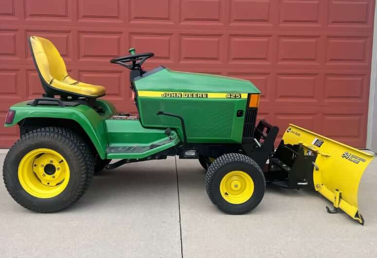 John Deere 425 Tractor with 54 in Blade
