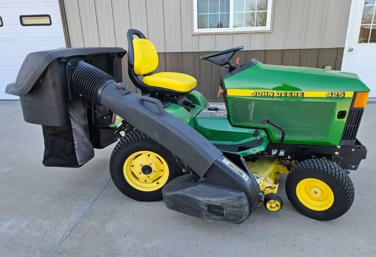 John Deere 425 with 48 in Mower and Bagger System