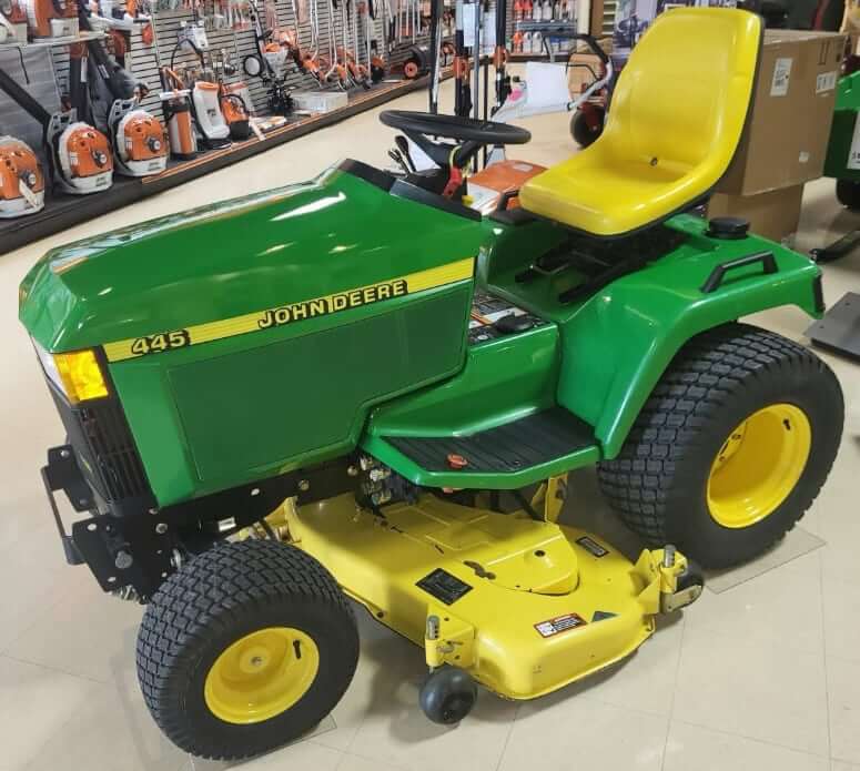 John Deere 445 Lawn Tractor Specs and Dimensions
