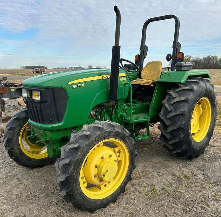 John Deere 5075E ROPS Tractor (2013 - 2014) Specs