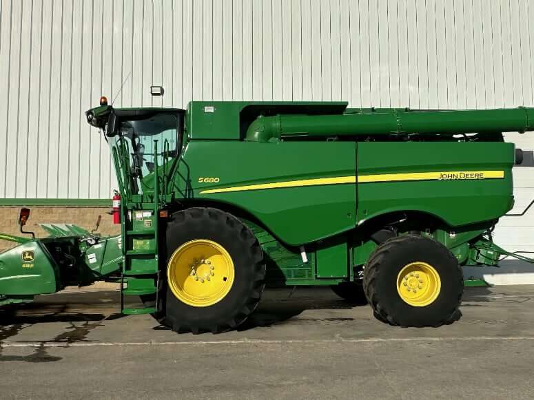 John Deere S680 Combine Specs