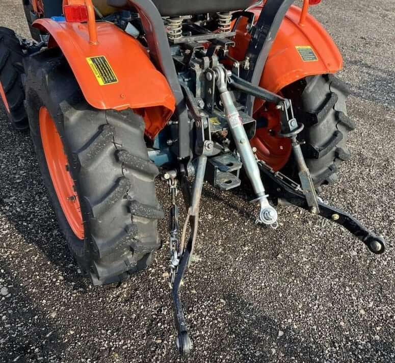 Kubota B7100 Tractor Rear PTO and 3 Point Hitch