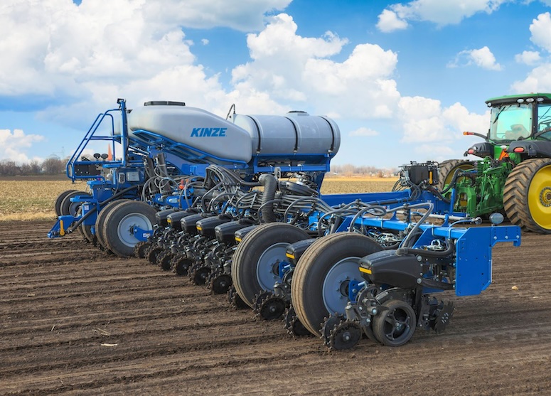 Kinze 5900 Front Fold Planter